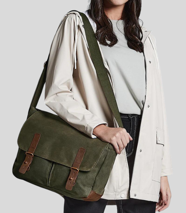 Quadra Heritage Waxed Canvas Messenger Quadra